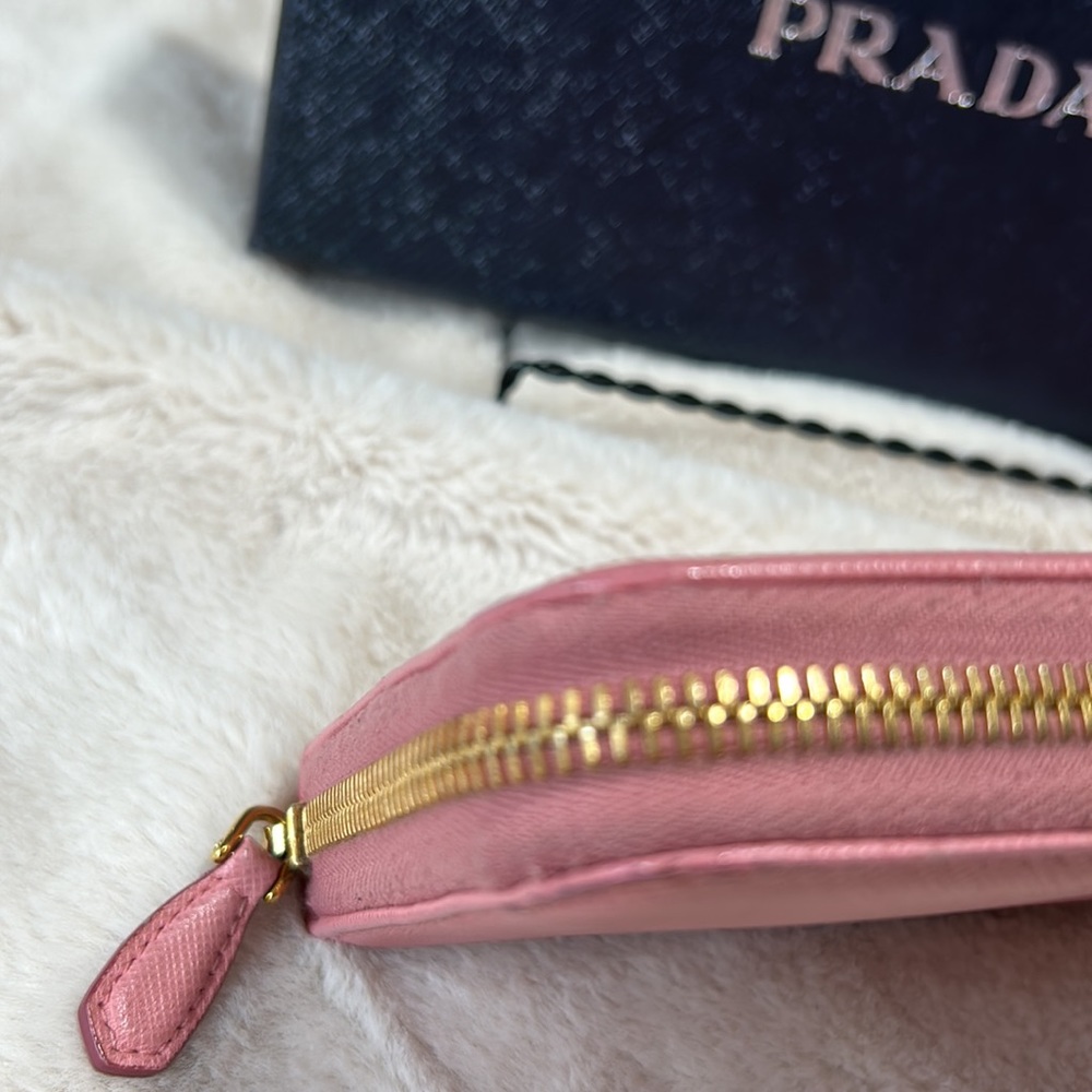 Euc Prada Large Zippy Wallet - image 5